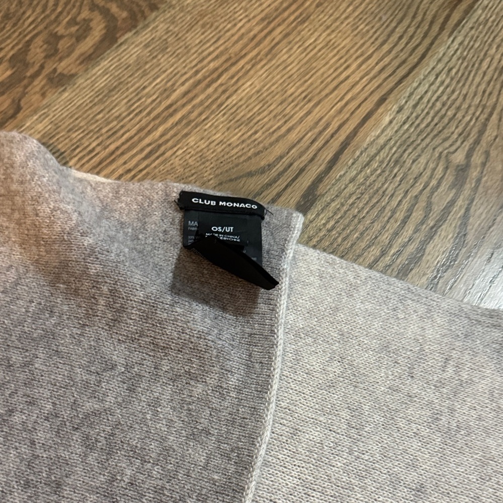 Club Monaco scarf/wrap - Picture 2 of 4